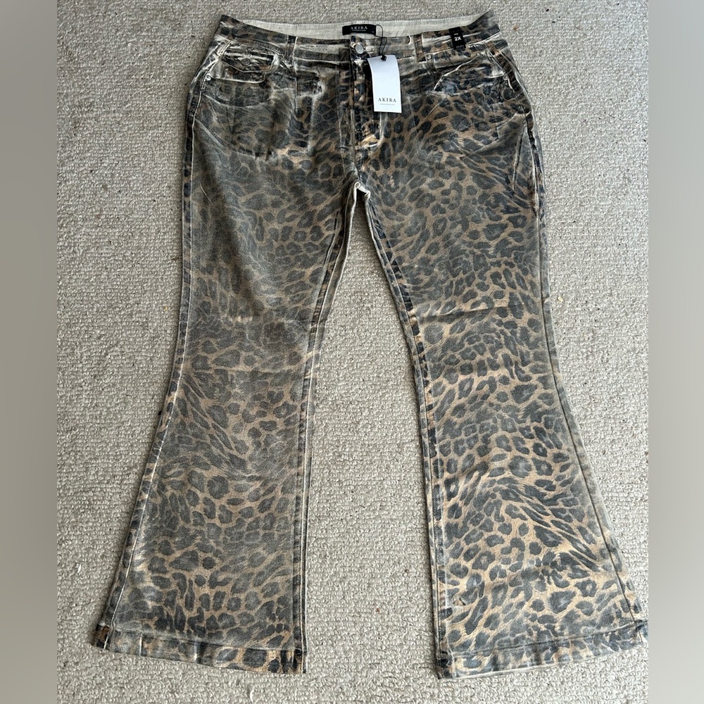 Akira leopard rock jeans 🔥